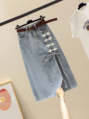 Kaheosaline lastekomplekt: ees nööpidega top ja helmestega džinsiline seelik, lühikesed varrukad, puuvill–polüesteri segu