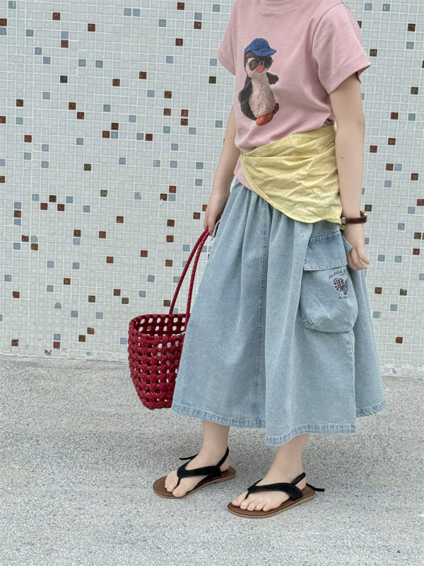 Vaikiškas džinsinis A linijos sijonas mergaitėms, vasara 2025, 90% medvilnė, netolygus apdaila, švelni apdaila, tikros modelių nuotraukos, mergaitėms nuo 8 metų