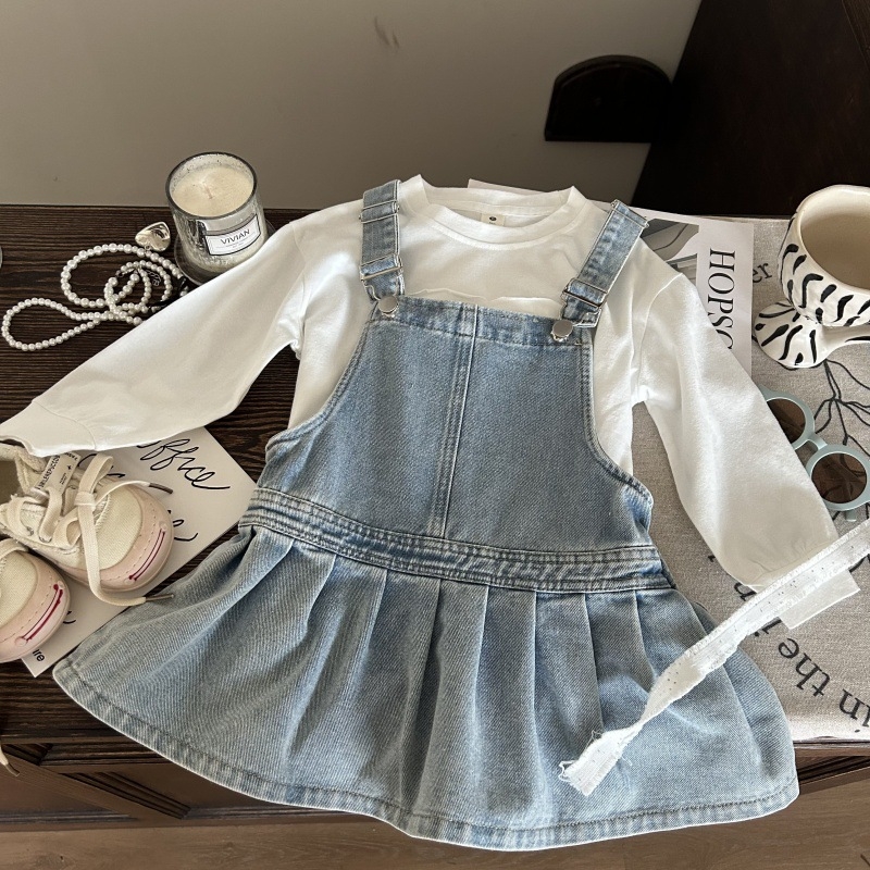 Koreai stílusú lányoknak szóló kétszobás készlet: szívmintás hosszúujjú felső és denim pántos szoknya, 80% pamut