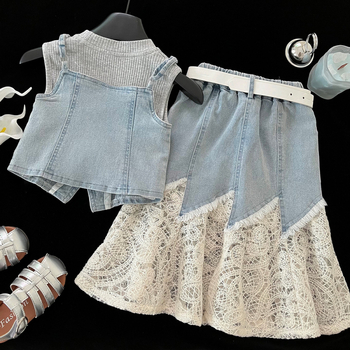 Dječji džins-set sa suknjom i topom bez rukava s čipkom — tri dijela, ljeto 2025, mješavina denima i pamuka, čipkasti detalji, korejski stil