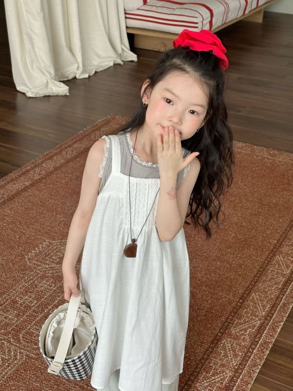 Mergaitėms korejiško stiliaus petnešinė suknelė su nėriniais, medvilnė (80% medvilnė, medvilninė įdaila, amžius 3–8 metai)