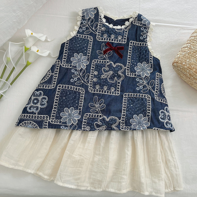 Mergaitei korea-stilia denim sijonas su petnešėlėmis, be rankovių, su gėlių siuvinėjimu, švelnintas džinsas, amžiaus grupė 3–8 metų, 2025 m. vasara