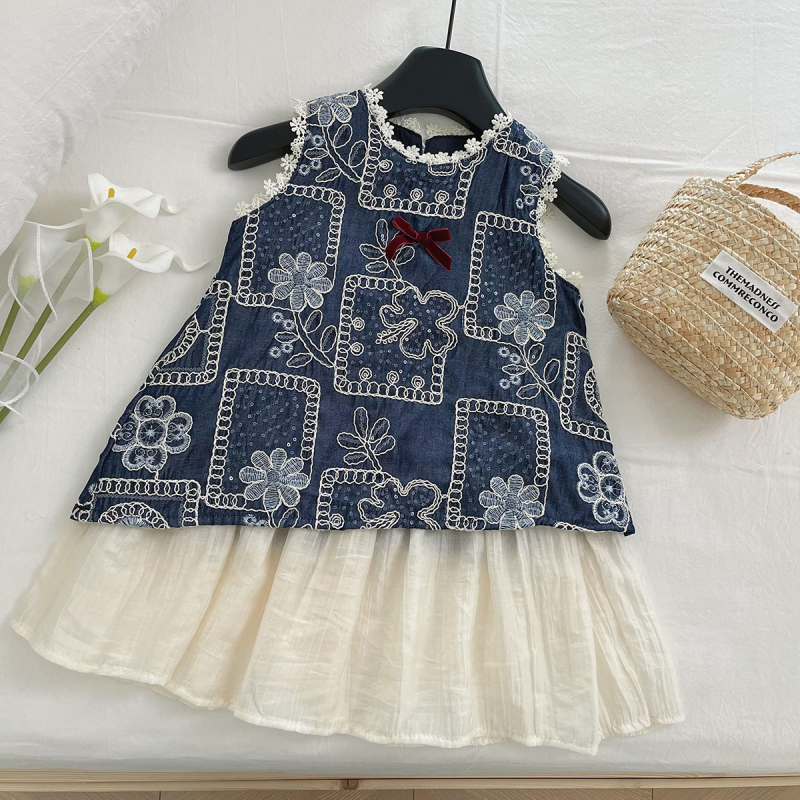 Mergaitei korea-stilia denim sijonas su petnešėlėmis, be rankovių, su gėlių siuvinėjimu, švelnintas džinsas, amžiaus grupė 3–8 metų, 2025 m. vasara