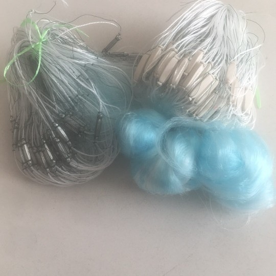 Трислойна рибарска мрежа с найлонова нишка, потъваща мрежа; отвори около 4 пръста; диаметър на тел 0.11 мм; материал: рибарски конец