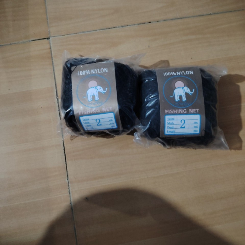 Мрежа против птици — полиестер с висока якост; дебелина на нишката 150 d; срок на експлоатация 0,6 години; марка Jun hongtu