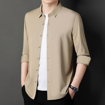 Košeľa z polyester-spandex zmesi, bez žmoliek, otočný golier, dlhé rukávy, jednofarebná, úzky strih