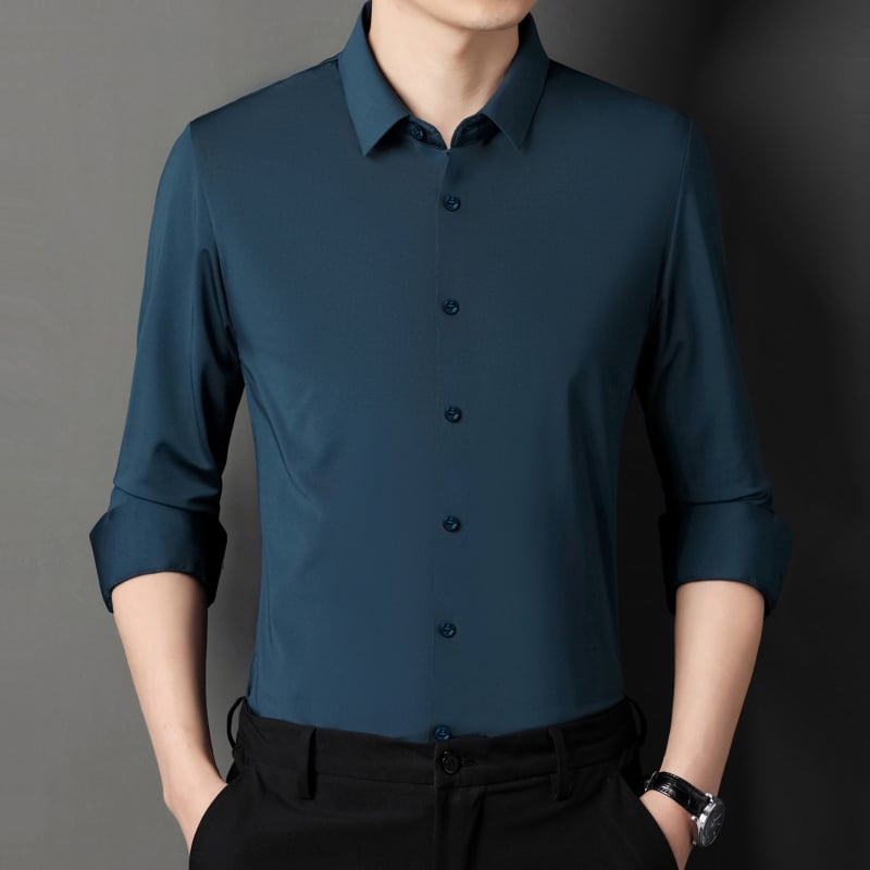 Košeľa z polyester-spandex zmesi, bez žmoliek, otočný golier, dlhé rukávy, jednofarebná, úzky strih