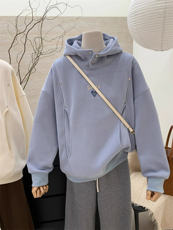Ženski hoodie s kapuljom, flis podstava, debeli materijal, širok kroj, s ušivenim srcem i osmijehom