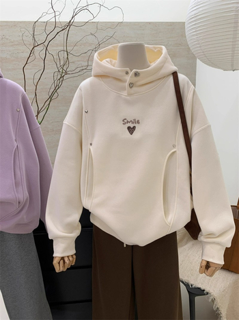 Ženski hoodie s kapuljom, flis podstava, debeli materijal, širok kroj, s ušivenim srcem i osmijehom