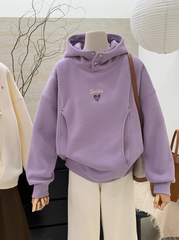 Ženski hoodie s kapuljom, flis podstava, debeli materijal, širok kroj, s ušivenim srcem i osmijehom