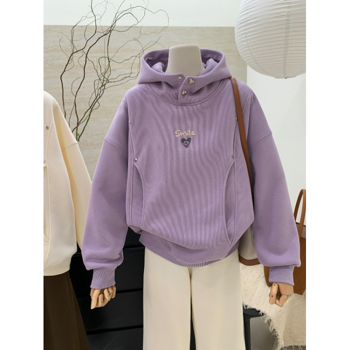 Ženski hoodie s kapuljom, flis podstava, debeli materijal, širok kroj, s ušivenim srcem i osmijehom