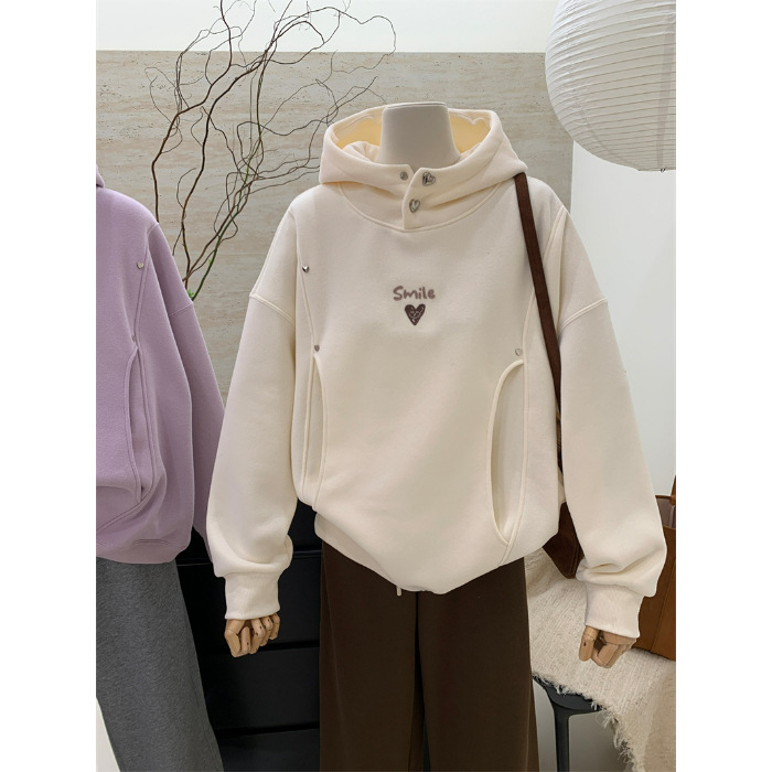 Ženski hoodie s kapuljom, flis podstava, debeli materijal, širok kroj, s ušivenim srcem i osmijehom