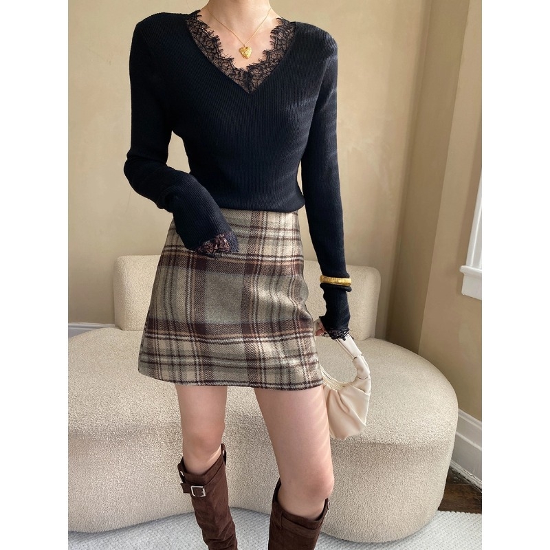 V-kaelusega kampsun, sale lõige, paks kudum, polüester-nailon segu, pikkade varrukatega.