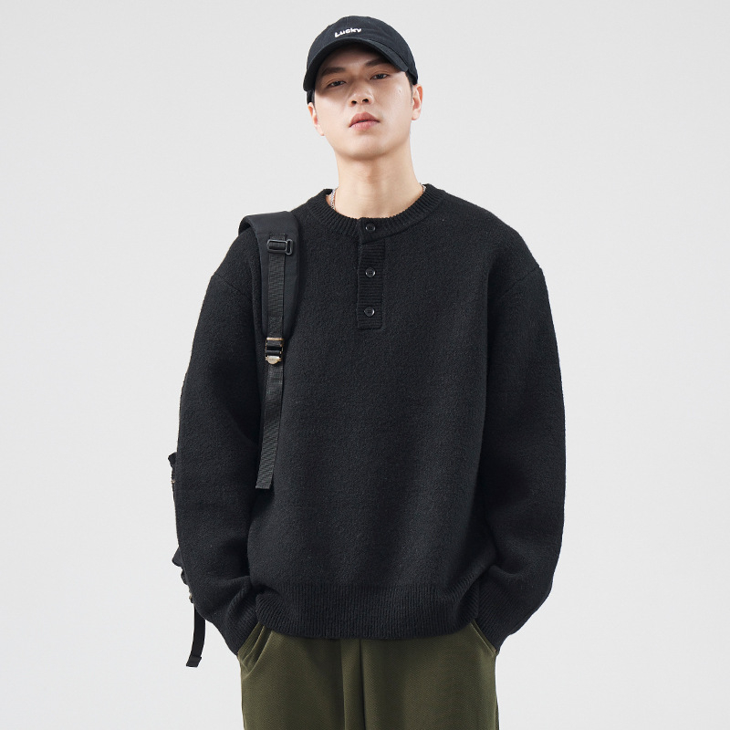 Kereknyakú brushed kötött pulóver, laza szabás, kémiai rostokból készült keverék (58% poliészter, 24,3% akril, 11,5% nylon, 4,6% gyapjú, 1,6% spandex), tartja a meleget, tél 2024, férfi.