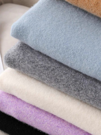 Pulóver gyapjú-pamut keverék, 30–50% pamut; kerek nyakú; hosszú ujjú; minimalist stílus