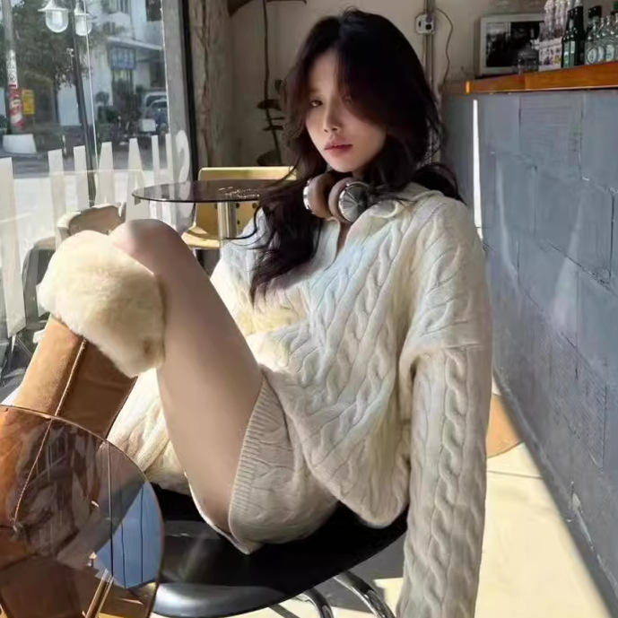 Dvodjelni set s polo ovratnikom i twist pletenim topom te šortama – korejski stil, srednje debelina pletenine od poliestera i spandeksa