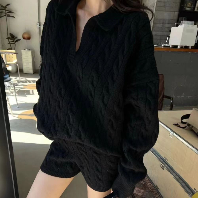 Dvodjelni set s polo ovratnikom i twist pletenim topom te šortama – korejski stil, srednje debelina pletenine od poliestera i spandeksa