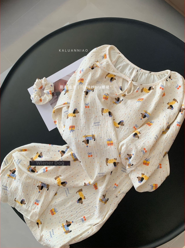 Moters naktinukai su krūties pagalve, ilgomis rankovėmis, medvilnės siūlais, vidutinio storio, apvali kaklo iškirptė, ilga sijonėlis – patogūs namų drabužiai žiemai, pavasariui ir rudeniui