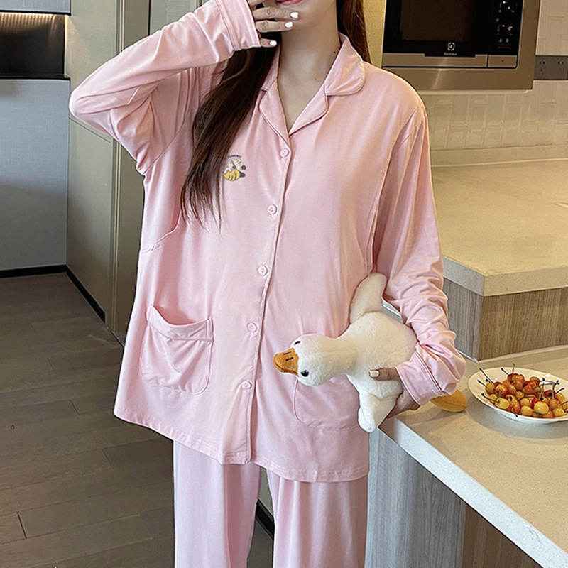 Nėščiųjų pižamų komplektas iš viskozės – mišinio (50–70% viskozės), ilgos rankovės, lengvas audinys, tinkamas pavasariui ir vasarai