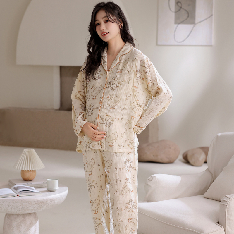 Anyaság és szoptatás célú kardigán öltöny nadrággal – anyag: cloud cotton gauze, 100% poliészter, rever gallér, hosszú ujjú, tavasz-ősz