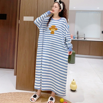 Medvilninė viengijė naktinė su ilgomis rankovėmis, apvaliu kaklu, laisvas kirpimo, su dryžuotu šuniuko atvaizdu