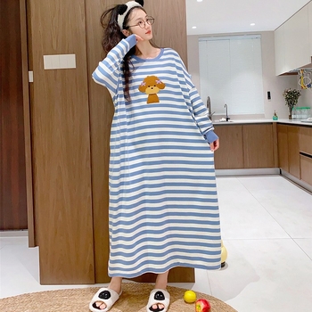 Medvilninė viengijė naktinė su ilgomis rankovėmis, apvaliu kaklu, laisvas kirpimo, su dryžuotu šuniuko atvaizdu