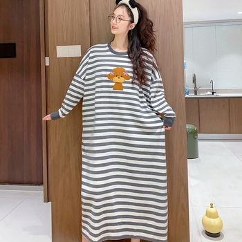 Medvilninė viengijė naktinė su ilgomis rankovėmis, apvaliu kaklu, laisvas kirpimo, su dryžuotu šuniuko atvaizdu