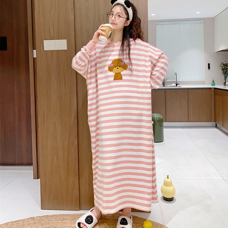 Medvilninė viengijė naktinė su ilgomis rankovėmis, apvaliu kaklu, laisvas kirpimo, su dryžuotu šuniuko atvaizdu