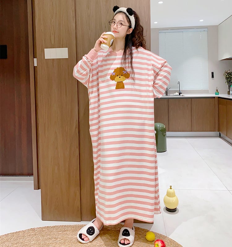 Medvilninė viengijė naktinė su ilgomis rankovėmis, apvaliu kaklu, laisvas kirpimo, su dryžuotu šuniuko atvaizdu