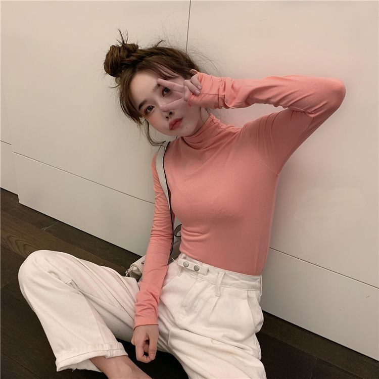 Magas nyakú póló poliészter anyagból, hosszú ujjak, karcsú szabás, ősz 2024