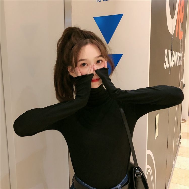 Magas nyakú póló poliészter anyagból, hosszú ujjak, karcsú szabás, ősz 2024