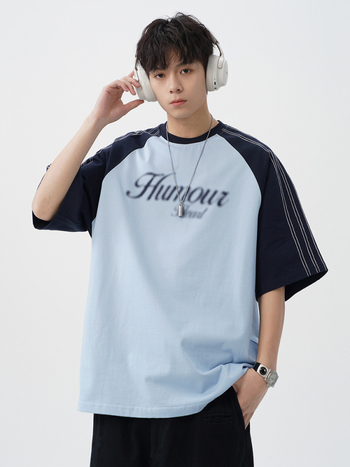 Raglan rankovių marškinėliai, apvalus kaklas, 100% medvilnė, laisvas kirpimas, grafinis atspaudas