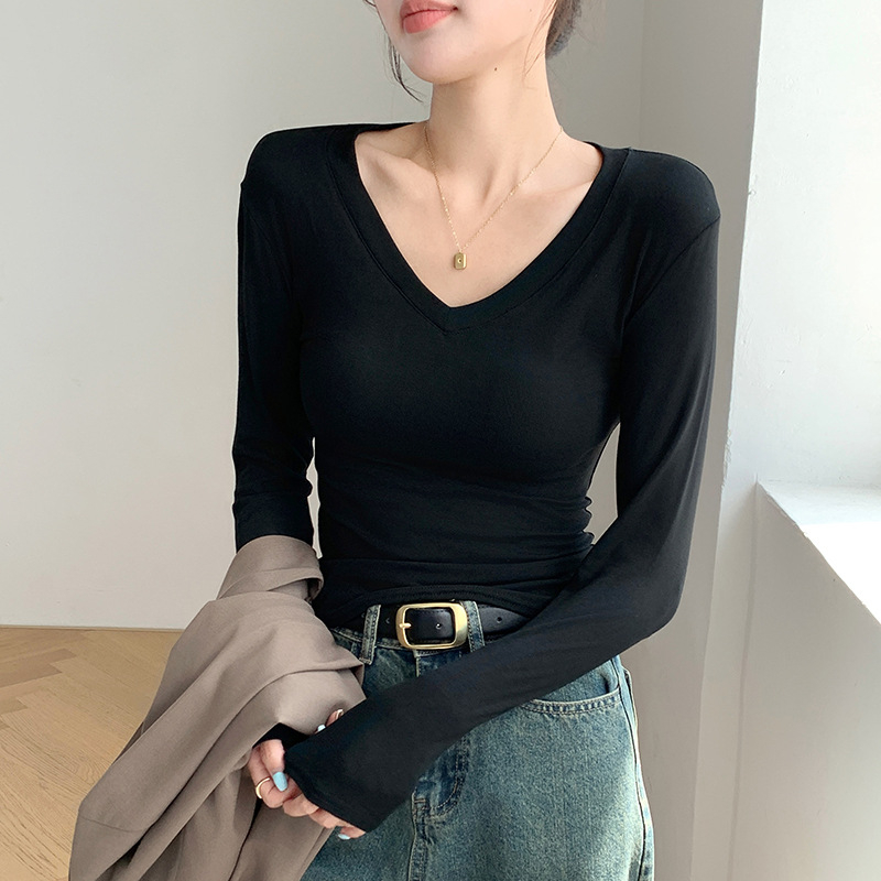 Tricou cu decolteu în V, mâneci lungi, croială slim, viscoză 90–95%