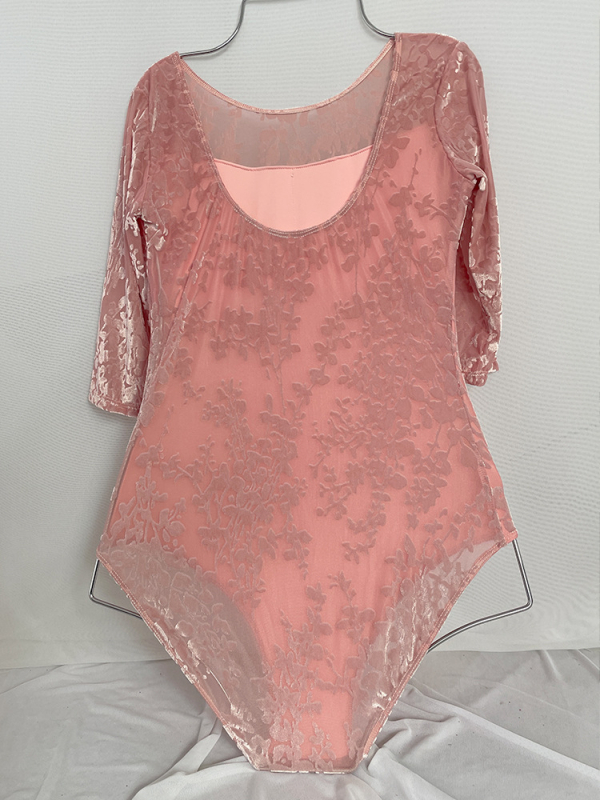 Βελούδινο ενιαίο ρούχο χορού λατιν με μακρύ μανίκι, στρογγυλός λαιμός; ύφασμα: συνθετικό μείγμα 80% νάιλον; επένδυση: γαλάκτωδες μετάξι 80% πολυεστέρα; μοτίβο: σπασμένα λουλούδια; κατάλληλο για λατινικό χορό, μπολέμ και φολκ.