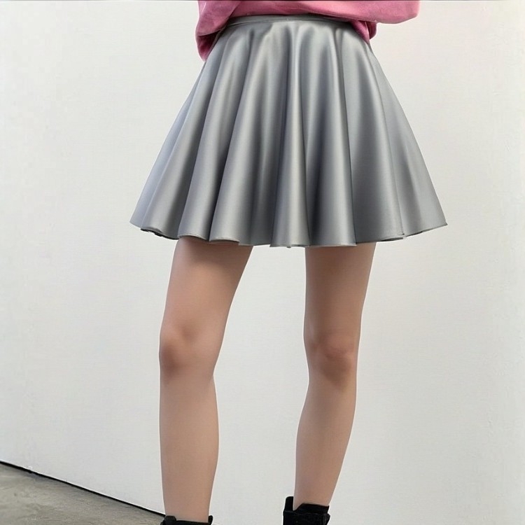 Λεοτάρντ για γυμναστική και μπαλέτο – γυαλιστερή μεταξένια υφή, μίγμα νάιλον-χημικών ινών, επένδυση με σπαντέξ, μονόχρωμο σχέδιο