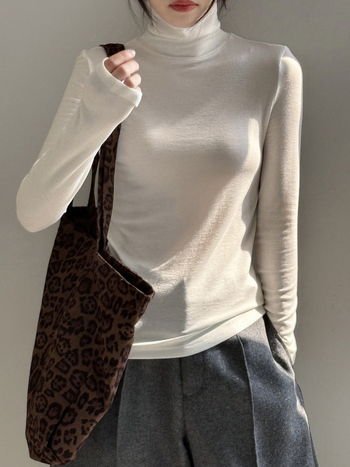 Tencel Lyocell pikkade varrukatega naiste T-särk, kõrge kaelus, slim istuvus, ühes toonis muster, sügis 2025