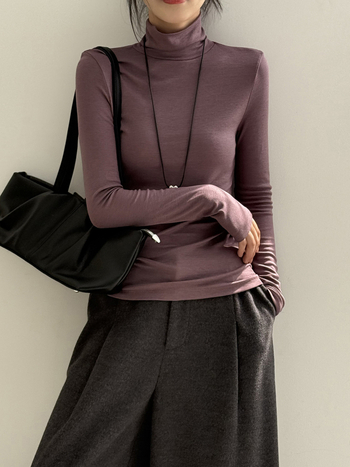 Tencel Lyocell pikkade varrukatega naiste T-särk, kõrge kaelus, slim istuvus, ühes toonis muster, sügis 2025