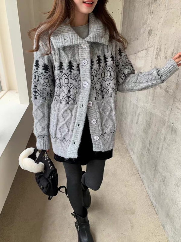Ženski kardigan, debeli pleteni, ovratnik, Fair Isle jacquard uzorak s prugama/karom, kolažni detalji, viskozna vlakna, Jesen 2025