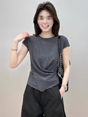 Γυναικείο πλεκτό τοπ από ακρυλικές ίνες, κοντά μανίκια, στρογγυλός γιακάς, άνετη γραμμή