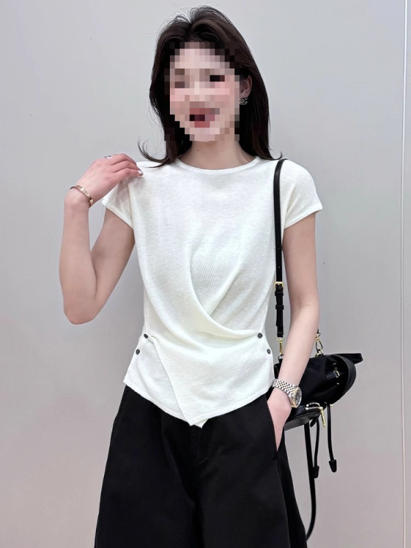 Γυναικείο πλεκτό τοπ από ακρυλικές ίνες, κοντά μανίκια, στρογγυλός γιακάς, άνετη γραμμή