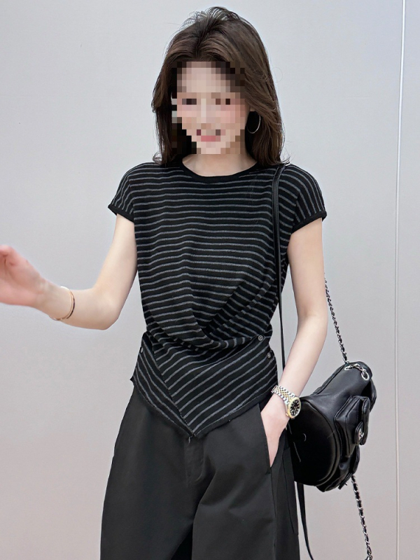 Γυναικείο πλεκτό τοπ από ακρυλικές ίνες, κοντά μανίκια, στρογγυλός γιακάς, άνετη γραμμή