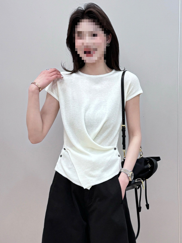 Γυναικείο πλεκτό τοπ από ακρυλικές ίνες, κοντά μανίκια, στρογγυλός γιακάς, άνετη γραμμή