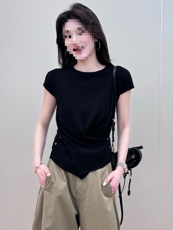 Γυναικείο πλεκτό τοπ από ακρυλικές ίνες, κοντά μανίκια, στρογγυλός γιακάς, άνετη γραμμή