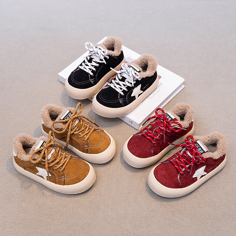 Детски зимни спортни и ежедневни обувки — горна част от суперфибър, лепенка за закопчаване, флисово подплатени за топлина, гумена подметка, модел със звезди.