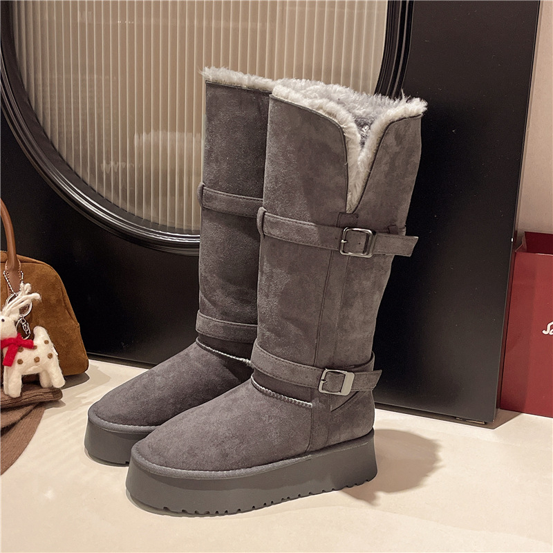 Naistele lumejalanõud kõrge varrega, nubukist ülemine, kummist talla, kunstlik lühikese karusnahk vooder, paks talla 5–8 cm