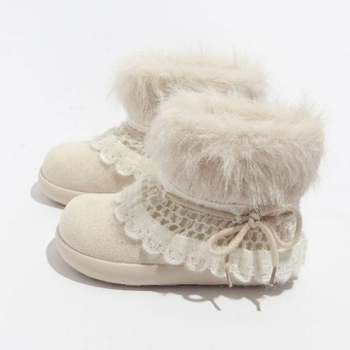 Naiste talvesed – ülemine osa mikrofiiber nahk, sisemine karusnahk, tald kumm, lühike varr, kanna kõrgus 1–3 cm (Põhijooned: Ülemine: mikrofiiber nahk; Sisetine: kunstlik karusnahk; Tald: kumm; Varrukas: lühike; Kanna kõrgus: 1–3 cm)