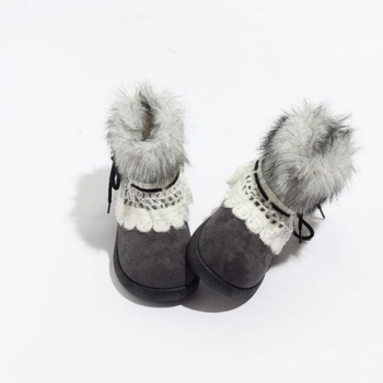 Naiste talvesed – ülemine osa mikrofiiber nahk, sisemine karusnahk, tald kumm, lühike varr, kanna kõrgus 1–3 cm (Põhijooned: Ülemine: mikrofiiber nahk; Sisetine: kunstlik karusnahk; Tald: kumm; Varrukas: lühike; Kanna kõrgus: 1–3 cm)