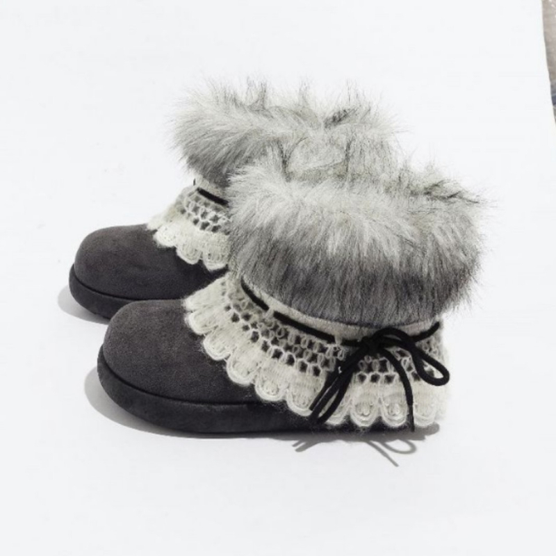 Naiste talvesed – ülemine osa mikrofiiber nahk, sisemine karusnahk, tald kumm, lühike varr, kanna kõrgus 1–3 cm (Põhijooned: Ülemine: mikrofiiber nahk; Sisetine: kunstlik karusnahk; Tald: kumm; Varrukas: lühike; Kanna kõrgus: 1–3 cm)