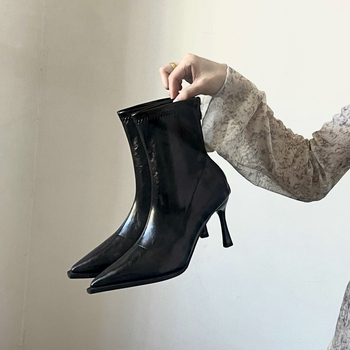 Botine de damă pentru gleznă cu vârf ascuțit, toc înalt 6–8 cm, talpă din cauciuc, material exterior fibră super, căptușeală microfibră