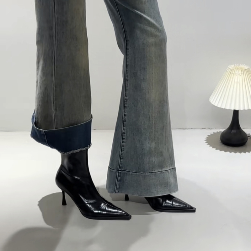 Botine de damă pentru gleznă cu vârf ascuțit, toc înalt 6–8 cm, talpă din cauciuc, material exterior fibră super, căptușeală microfibră